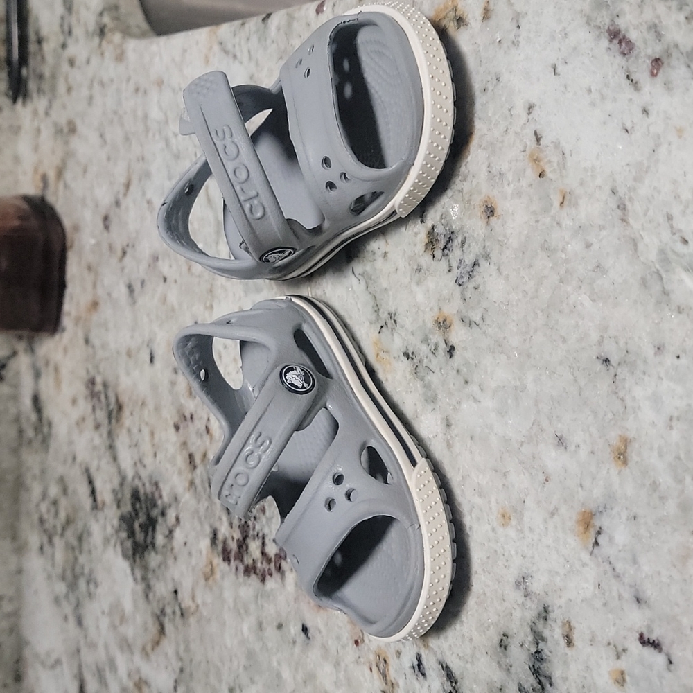 5c toddler crocs sandals